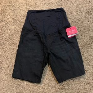 NWT Isabel Maternity Black Bermuda Full Panel Raw Hem Jean Shorts 8